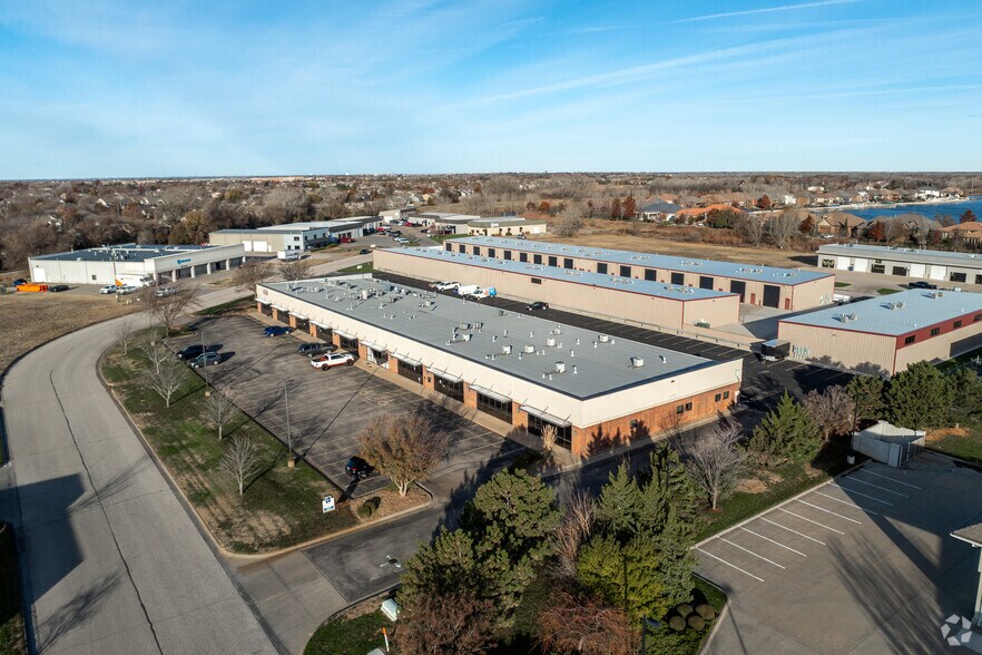 More Photos Of 7330 W 33rd St, Wichita Flex For Lease