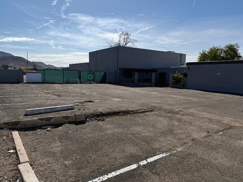 More Photos Of 10729 N 19th Ave, Phoenix Warehouse For Lease