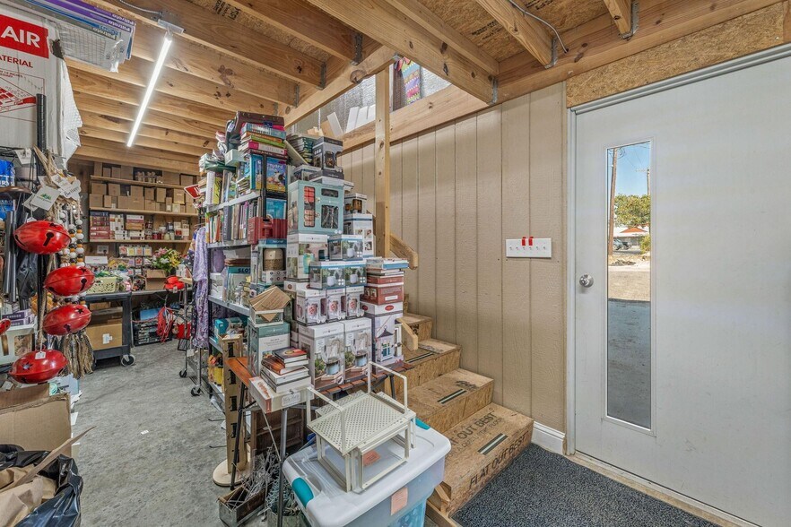 More Photos Of 120 E Blackjack St, Dublin Storefront For Sale