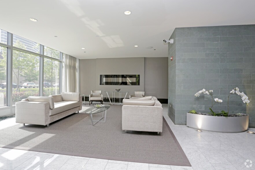 More Photos Of 555 W Kinzie St, Chicago Apartments For Lease