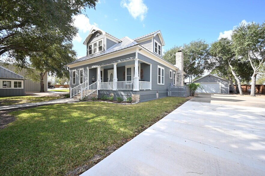 More Photos Of 315 Cedar St, New Ulm Specialty For Sale