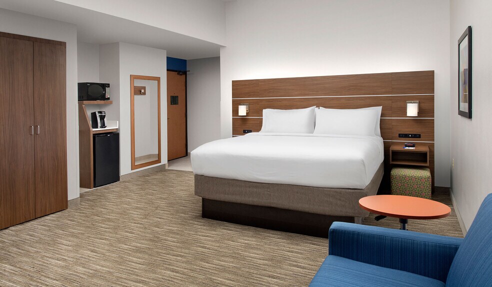 More Photos Of 120 Camaron St, San Antonio Hotel For Sale