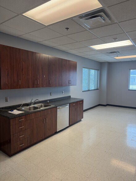 More Photos Of 3838 N Main St, Mishawaka Medical For Lease