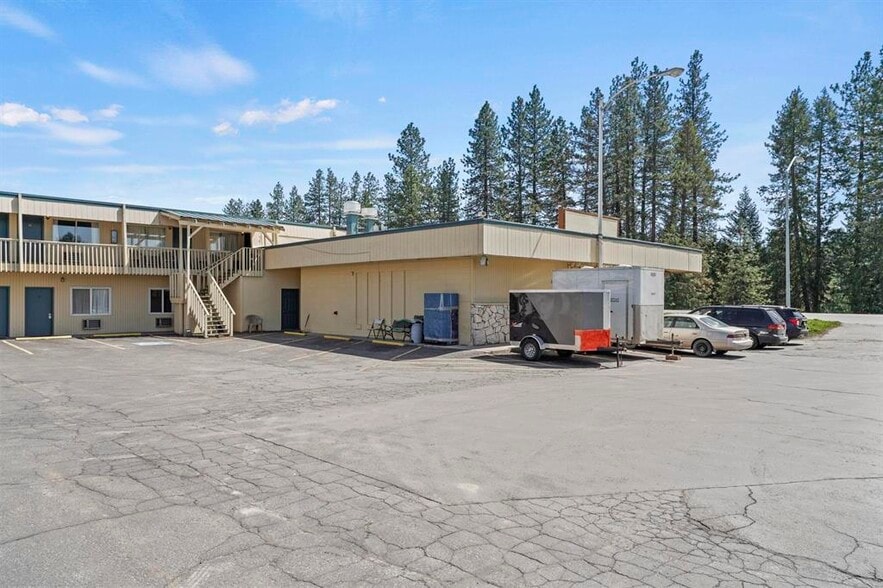 More Photos Of 924 W Highway 2, Newport Hotel For Sale