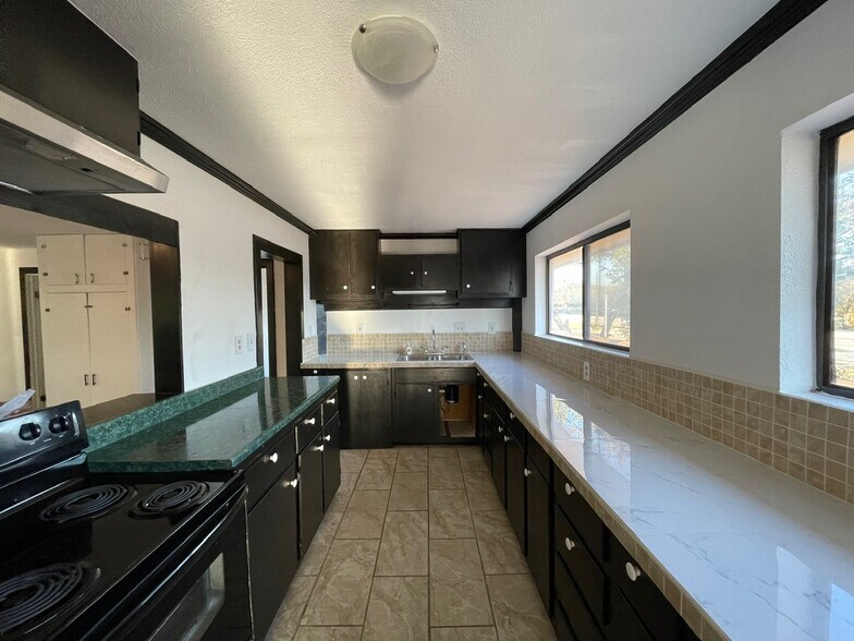 More Photos Of 613 Central Texas Expy, Lampasas Multifamily For Sale