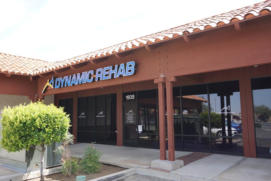 More Photos Of 1915-1989 W Avenue L, Lancaster Unknown For Lease