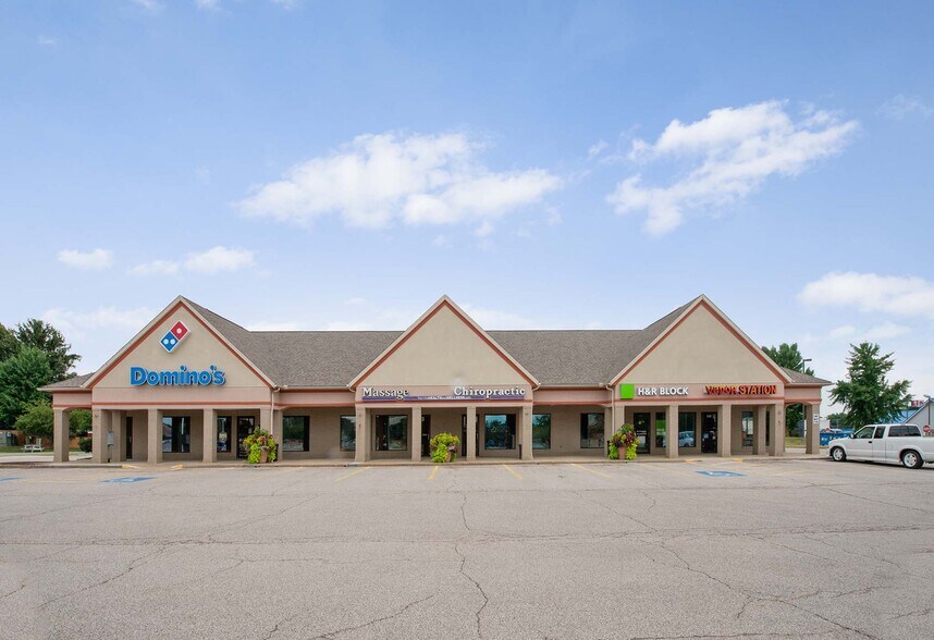 More Photos Of 801-925 W Maple St, Hartville Unknown For Lease