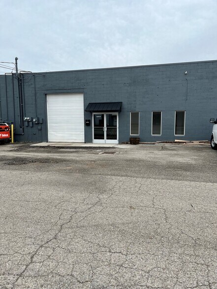 More Photos Of 1282 Trumbull Ave, Girard Warehouse For Lease