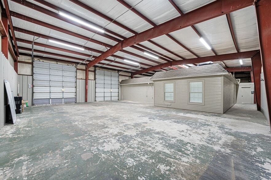 More Photos Of 2017 Lee Dr, Baytown Industrial For Lease