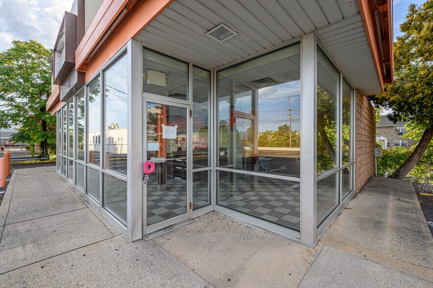 More Photos Of 343 State Route 17, Hasbrouck Heights Fast Food For Lease