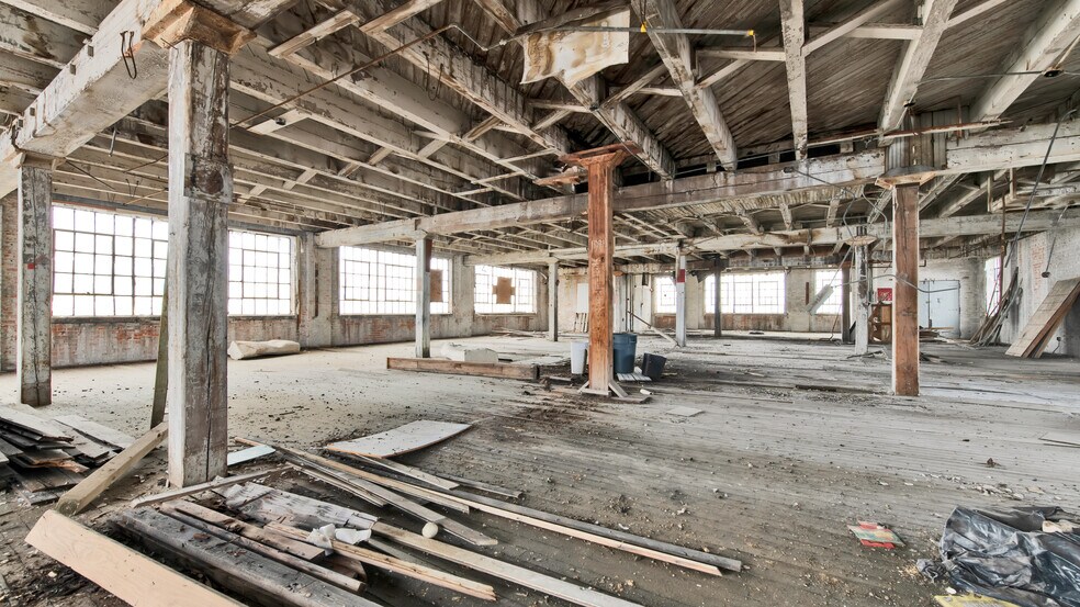 More Photos Of 2941 E Warren Ave, Detroit Apartments For Sale