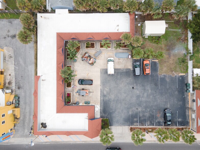 More Photos Of 735 N Atlantic Ave, Daytona Beach Hotel For Sale
