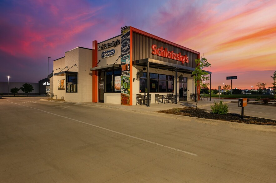 More Photos Of 627 SW 19th St, Moore Fast Food For Sale