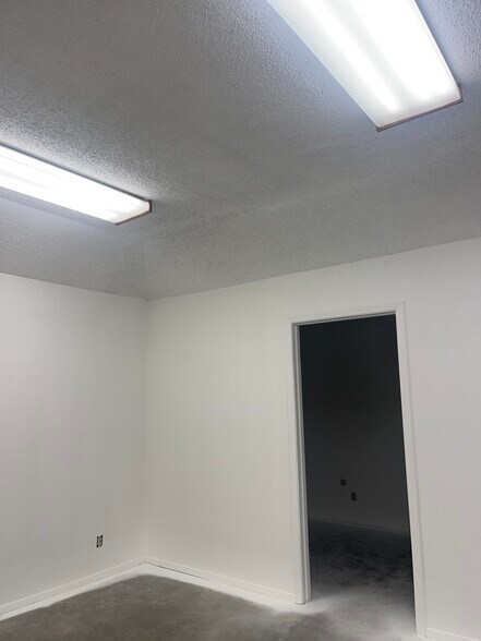 More Photos Of 115 Archer St, Jacksboro Office For Lease