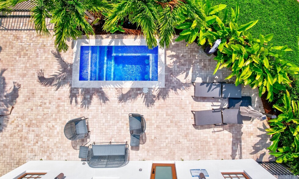 More Photos Of 511 16th St, Miami Beach Hospitality For Sale