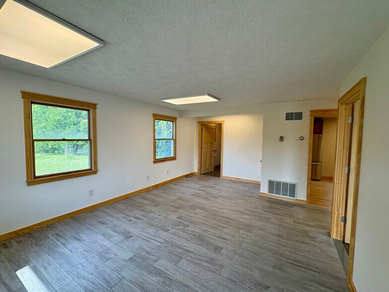 More Photos Of 9066 N Bayshore Dr, Elk Rapids Office For Lease