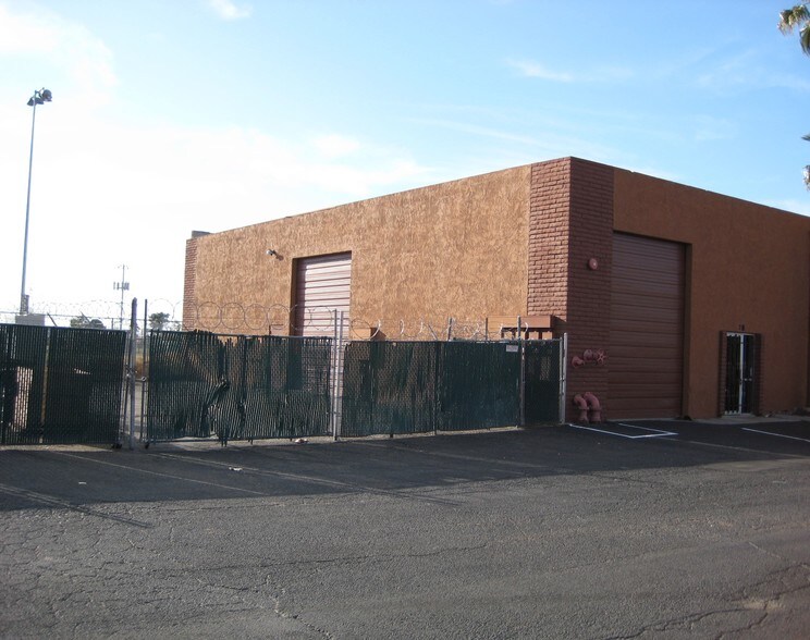 More Photos Of 3334 W McDowell Rd, Phoenix Warehouse For Lease