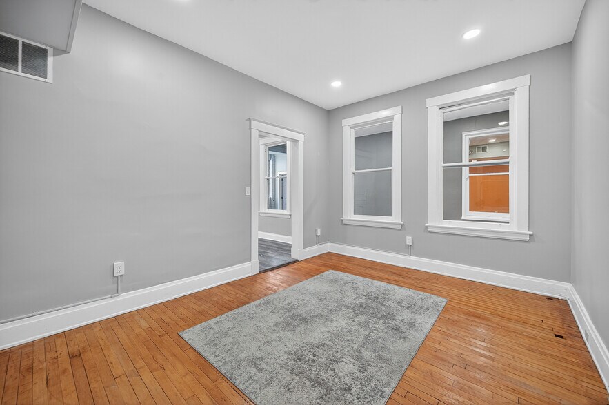 More Photos Of 3055 Madison Rd, Cincinnati Storefront Retail Residential For Lease