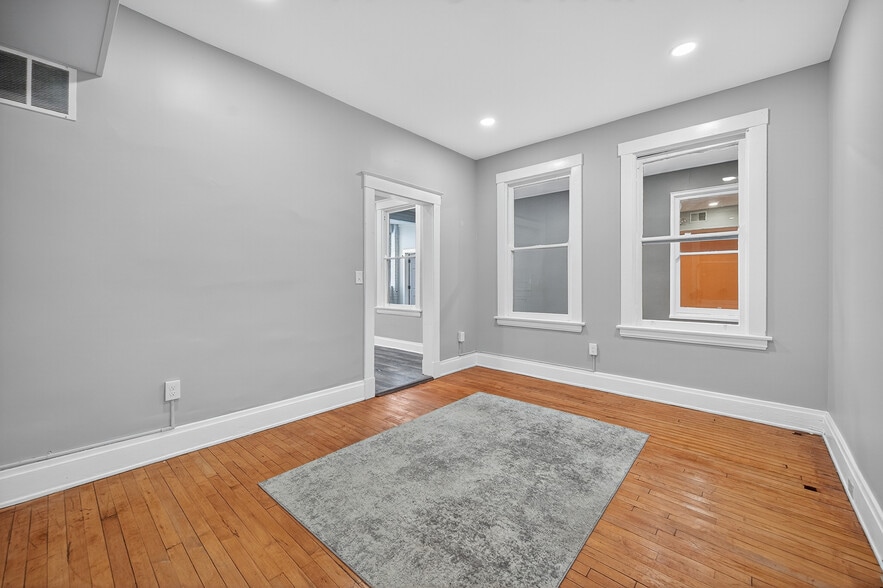 More Photos Of 3055 Madison Rd, Cincinnati Storefront Retail Residential For Lease