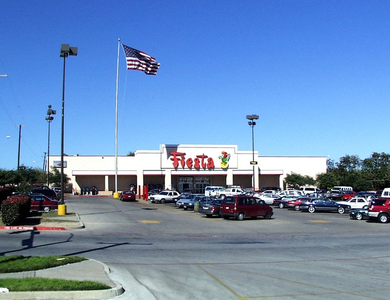 More Photos Of 3200 S Lancaster Rd, Dallas General Retail For Lease