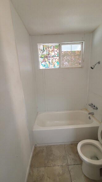 More Photos Of 204 Woodham Ave, Barstow Apartments For Sale