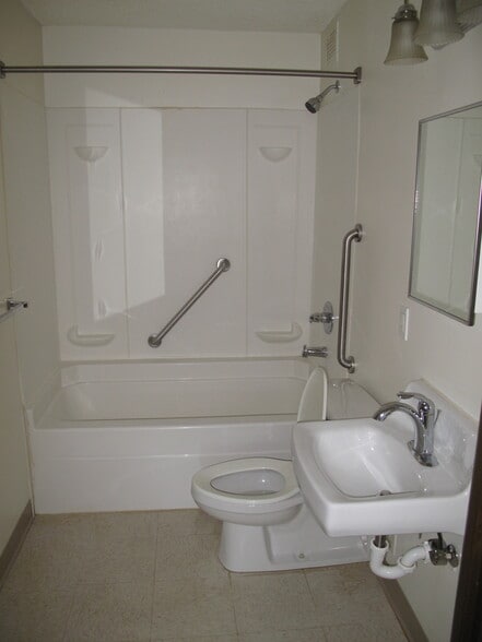 More Photos Of 6311 Woodland Ave, Kansas City Apartments For Sale