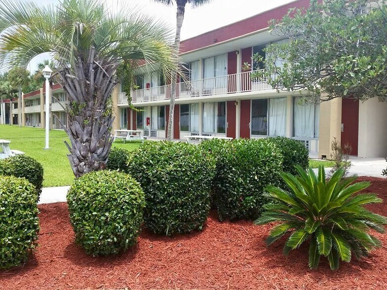 More Photos Of 852380 US Highway 17, Yulee Hotel For Sale
