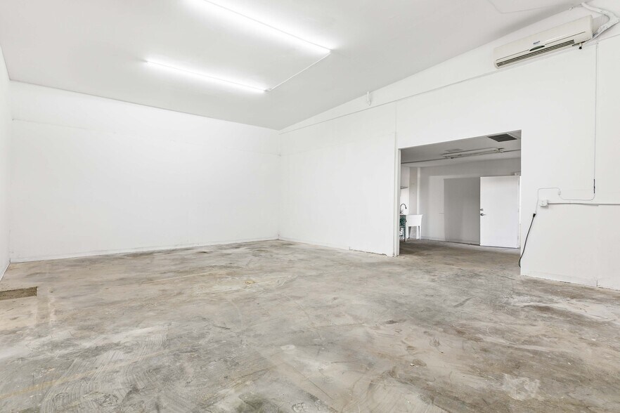 More Photos Of 11834-11836 Vose St, North Hollywood Warehouse For Lease