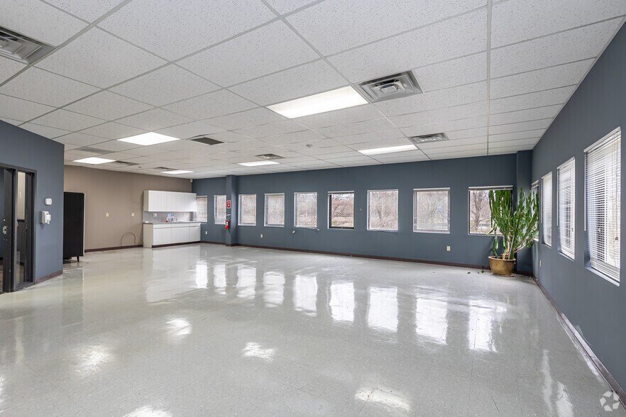 More Photos Of 600 Saw Mill Rd, West Haven Office For Sale