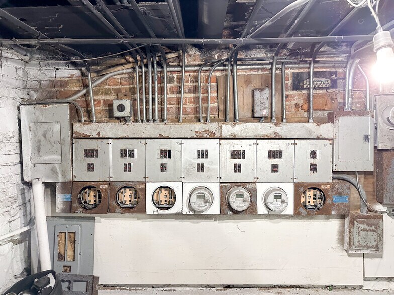 More Photos Of 8714 S Commercial Ave, Chicago Multifamily For Lease