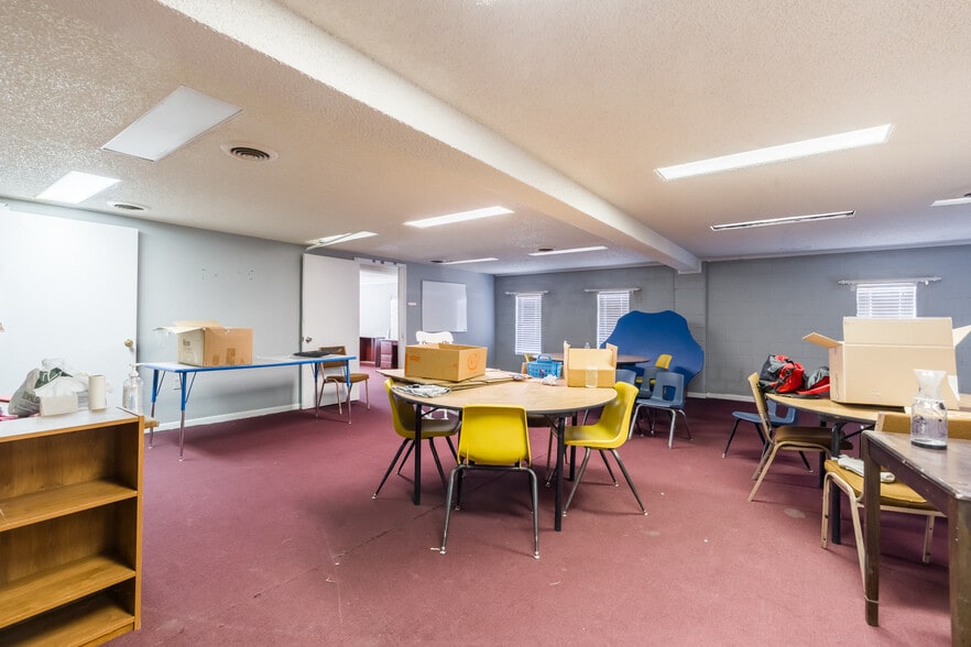 More Photos Of 1809 34th St, Lubbock Religious Facility For Sale