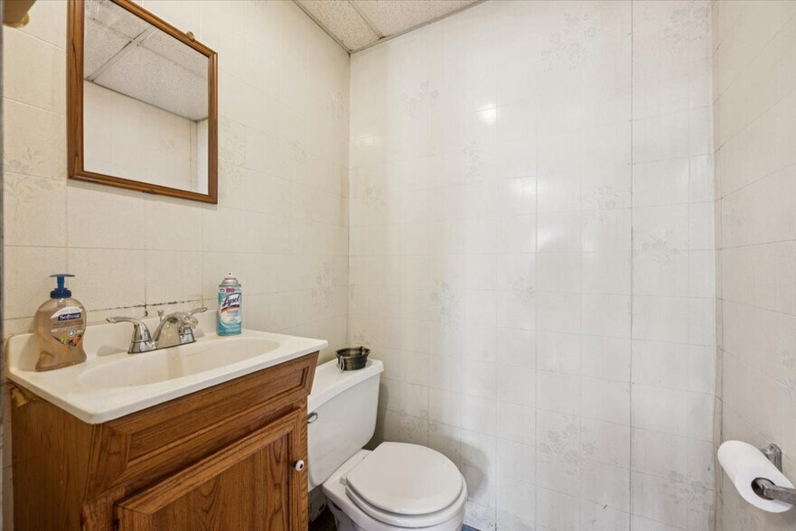 More Photos Of 403 US Highway 202, Raritan Auto Repair For Lease