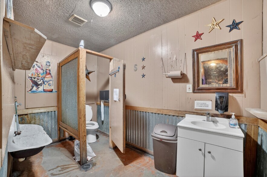 More Photos Of 304 FM 148, Terrell Sports And Entertainment For Sale