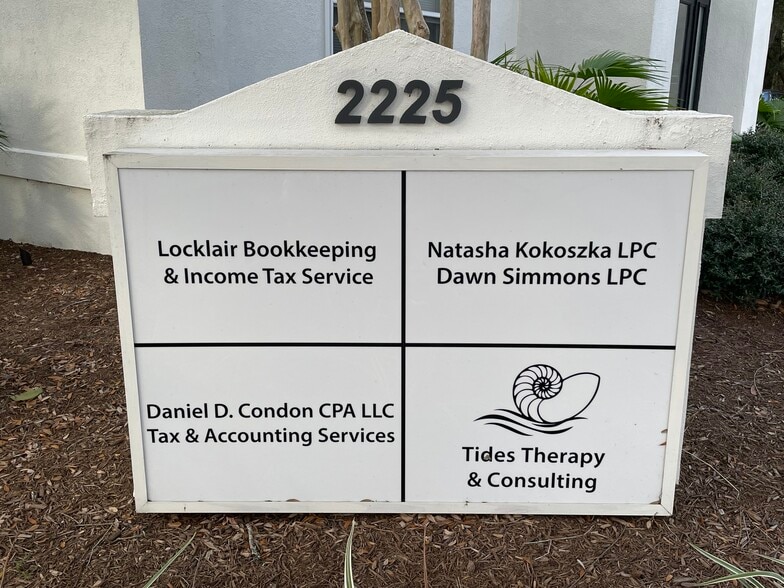 More Photos Of 2225 Ashley Crossing Dr, Charleston Office Residential For Lease