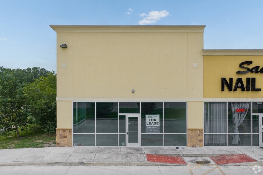 More Photos Of 1499 E Court St, Seguin Storefront For Lease