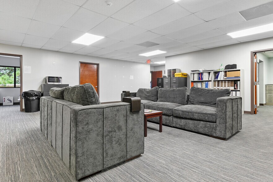 More Photos Of 2725 Center Pl, Melbourne Research And Development For Sale