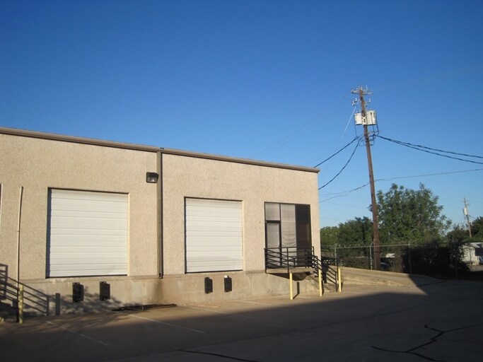 More Photos Of 404 W Powell Ln, Austin Warehouse For Lease