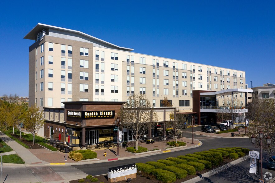 More Photos Of 11551 Ash St, Leawood Unknown For Lease