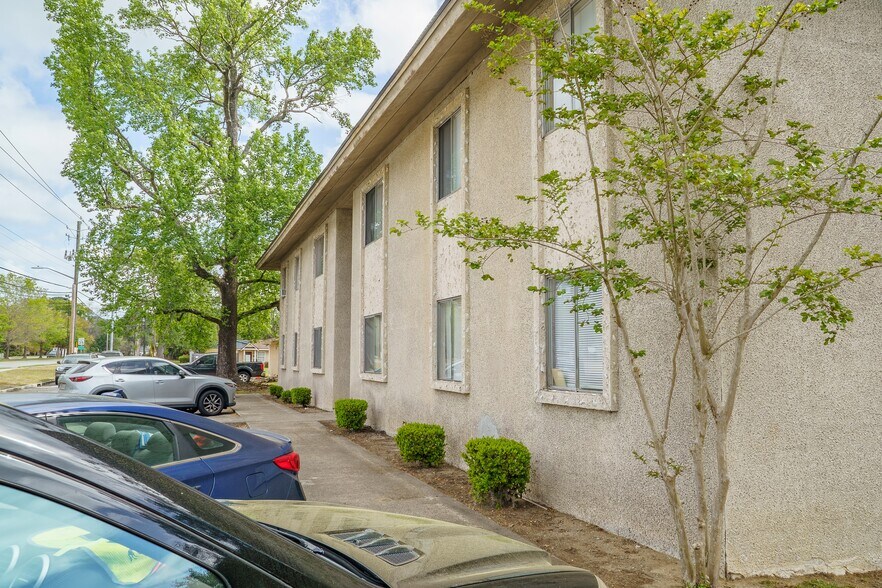 More Photos Of 11010 Middleground Rd, Savannah Apartments For Sale