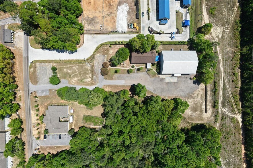 More Photos Of 100 Duggan Ave, Crestview Specialty For Sale