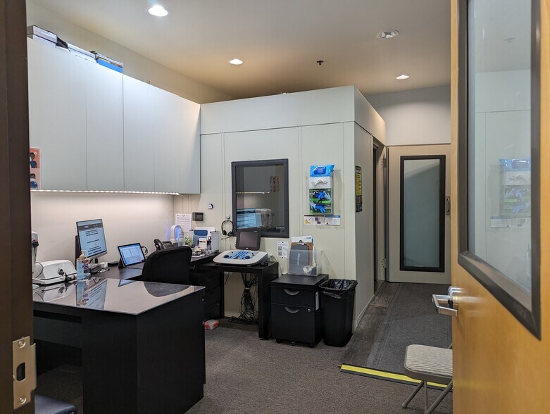 More Photos Of 1731-1749 N Elston Ave, Chicago General Retail For Lease