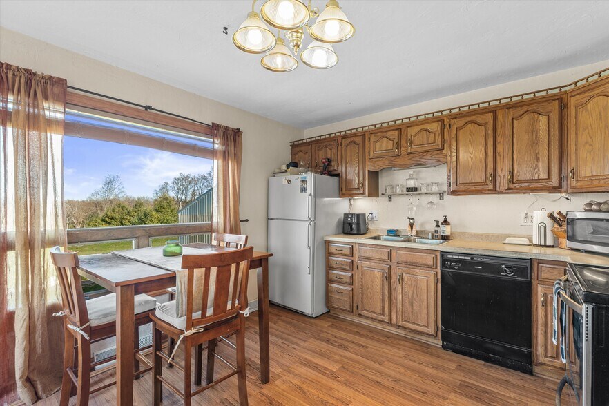 More Photos Of N8240 County Hwy E, Watertown Bar For Sale