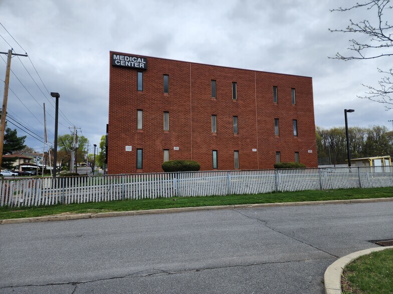 More Photos Of 1416 Monroe Ave, Dunmore Medical For Sale