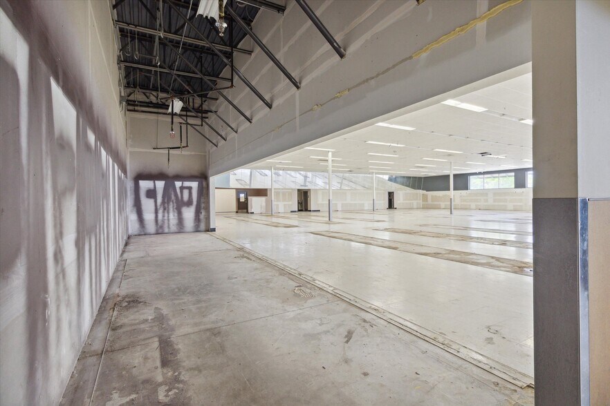 More Photos Of 1420 Wright Ave, Alma Drugstore For Sale