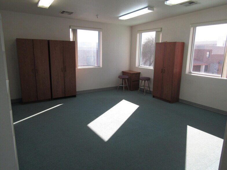 More Photos Of 209 E Brooks Ave, North Las Vegas Distribution For Lease