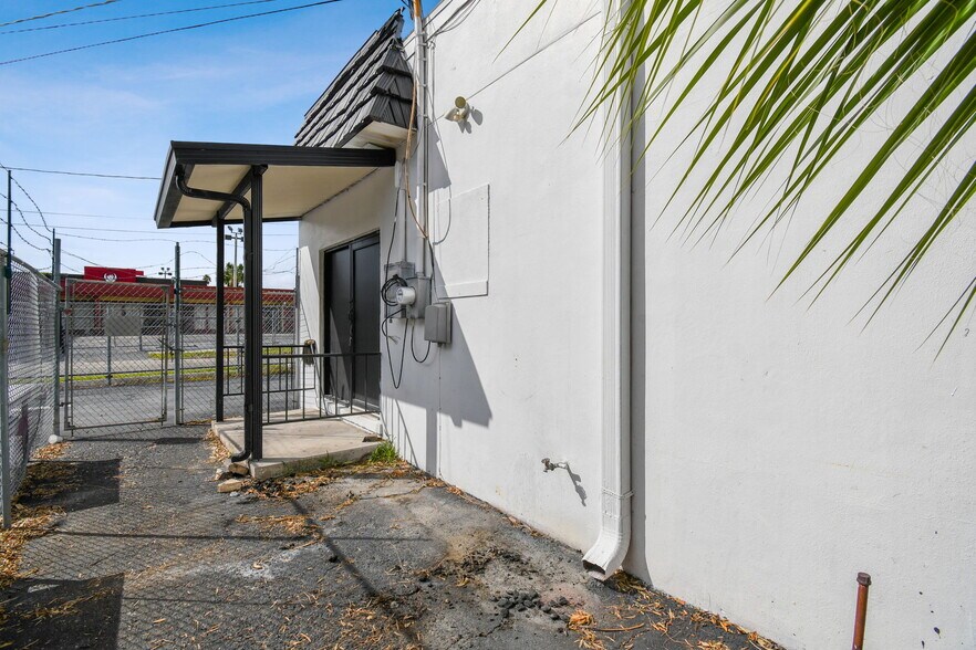 More Photos Of 1006 6th St NW, Winter Haven General Retail For Sale