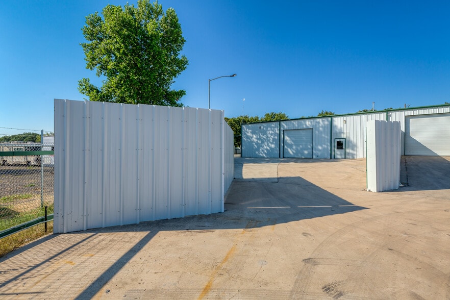 More Photos Of 3100 E Highway 199, Springtown Warehouse For Lease