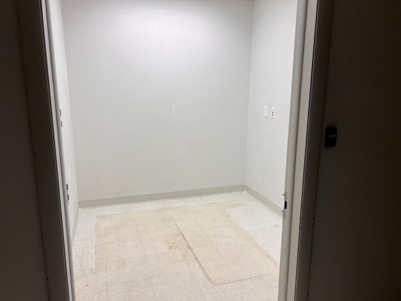 More Photos Of 1112-1128 Broadway St, Quincy Flex For Lease
