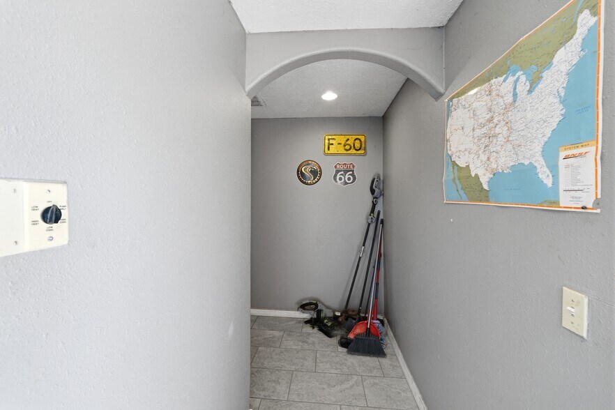 More Photos Of 606 Romero St, Belen Flex For Sale