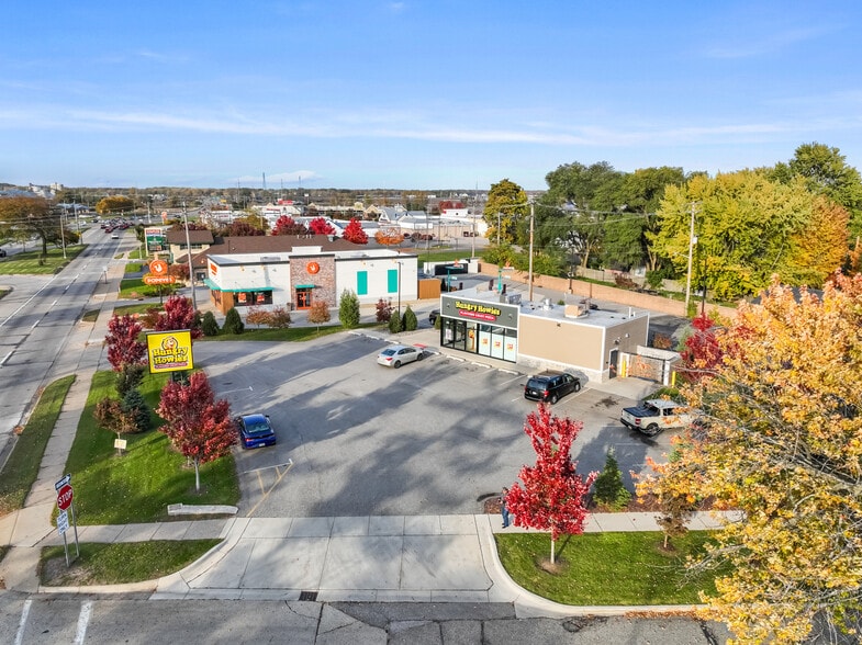 More Photos Of 300 N Beacon Blvd, Grand Haven Fast Food For Sale